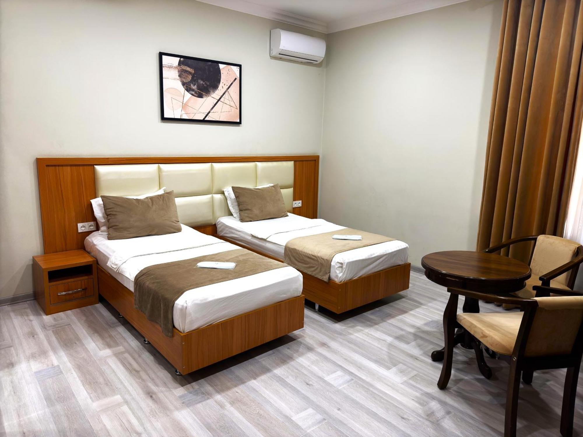 The Moon Tashkent Hotel Bagian luar foto