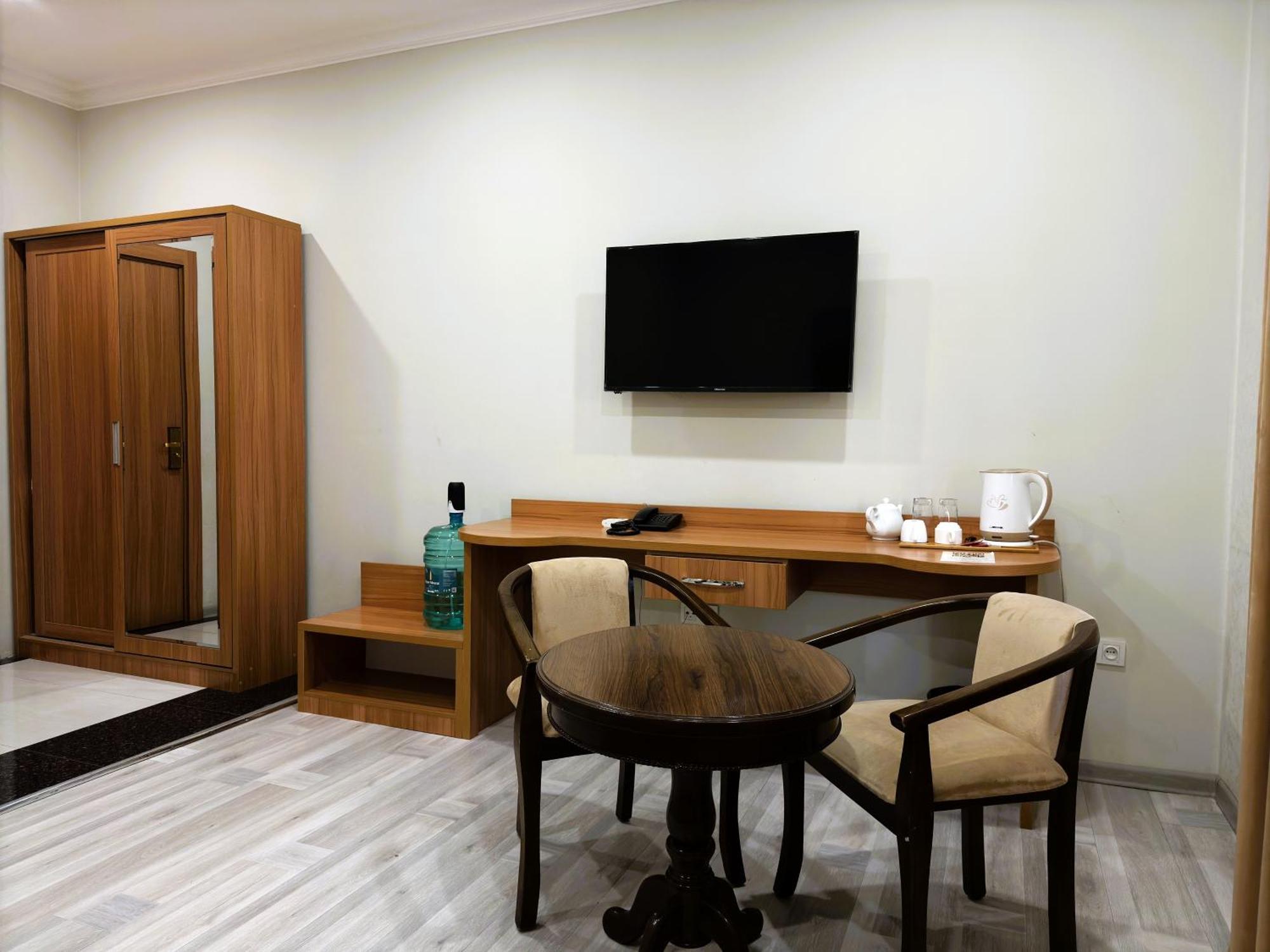 The Moon Tashkent Hotel Bagian luar foto
