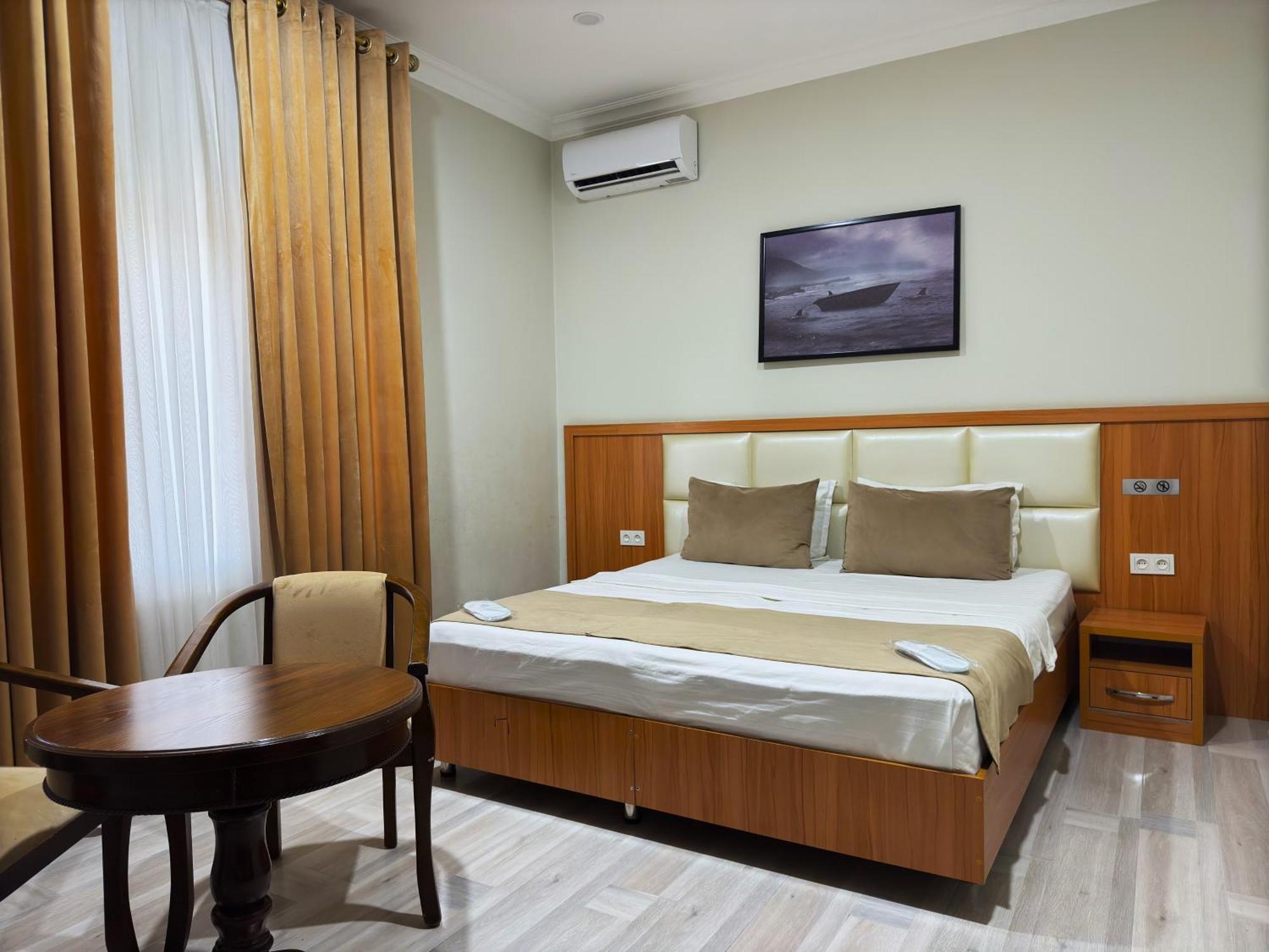 The Moon Tashkent Hotel Bagian luar foto